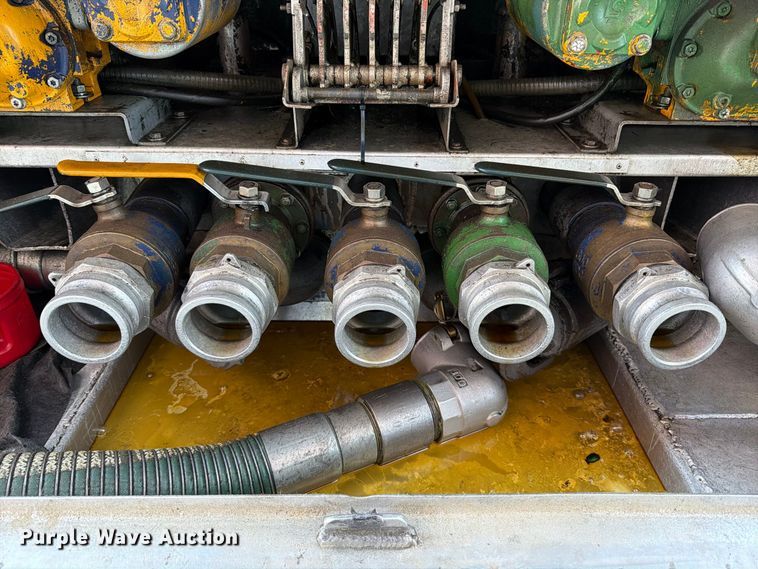image for item FT6460 2015 International 4400SBA fuel truck