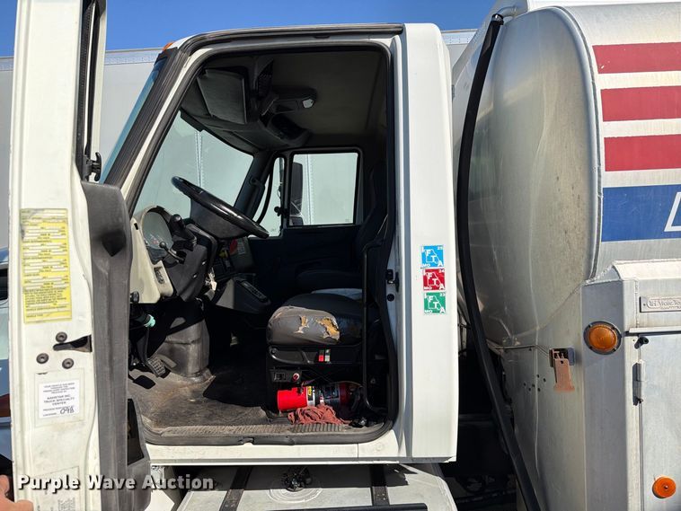image for item FT6460 2015 International 4400SBA fuel truck