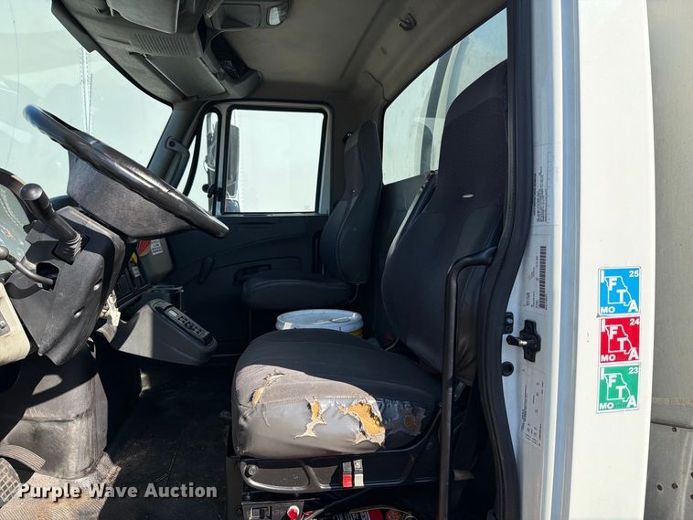 image for item FT6460 2015 International 4400SBA fuel truck