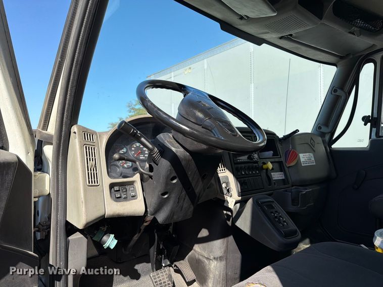 image for item FT6460 2015 International 4400SBA fuel truck