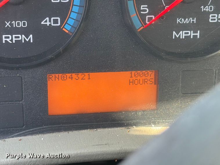 image for item FT6460 2015 International 4400SBA fuel truck