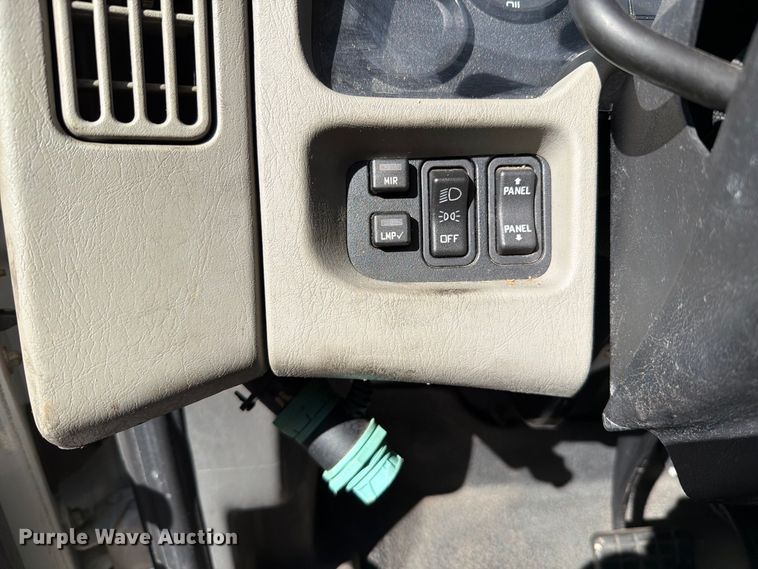 image for item FT6460 2015 International 4400SBA fuel truck