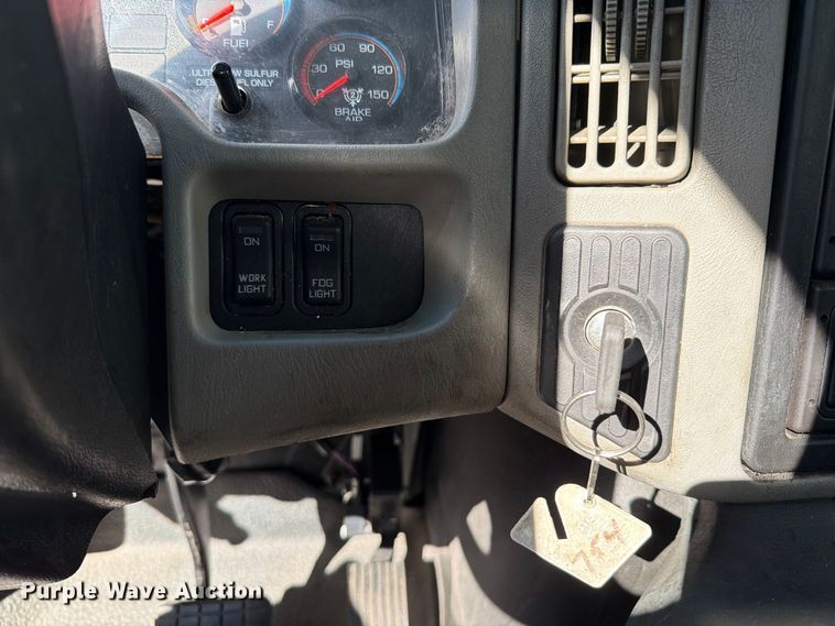 image for item FT6460 2015 International 4400SBA fuel truck