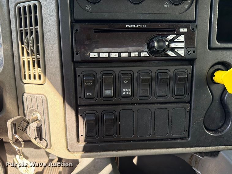 image for item FT6460 2015 International 4400SBA fuel truck