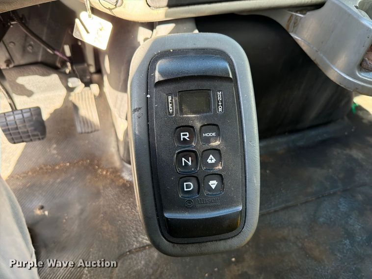 image for item FT6460 2015 International 4400SBA fuel truck