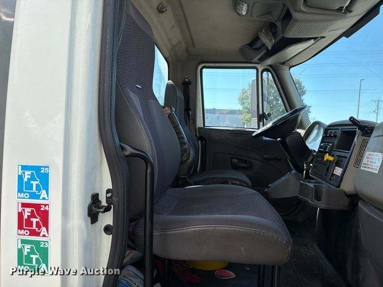 image for item FT6460 2015 International 4400SBA fuel truck
