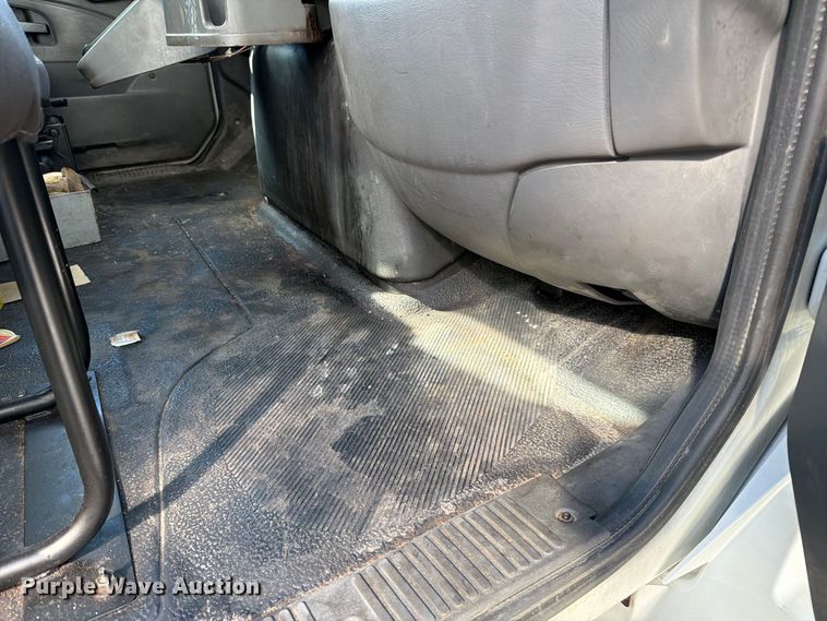 image for item FT6460 2015 International 4400SBA fuel truck
