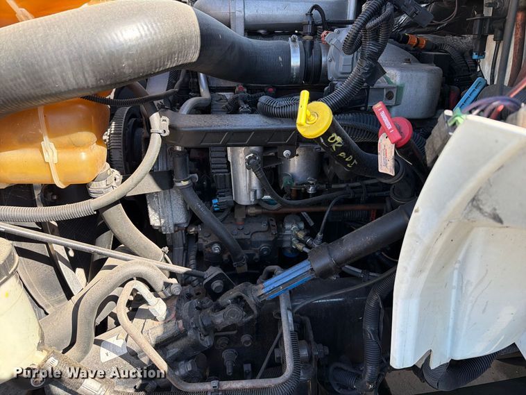 image for item FT6460 2015 International 4400SBA fuel truck
