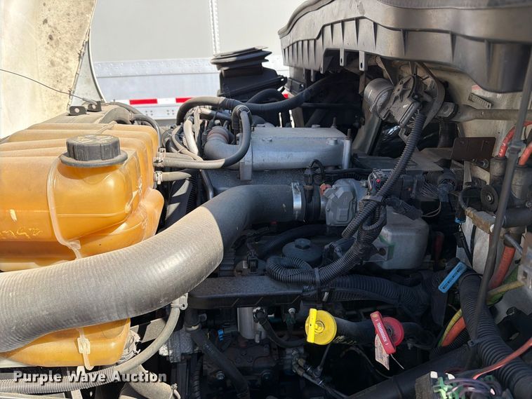image for item FT6460 2015 International 4400SBA fuel truck