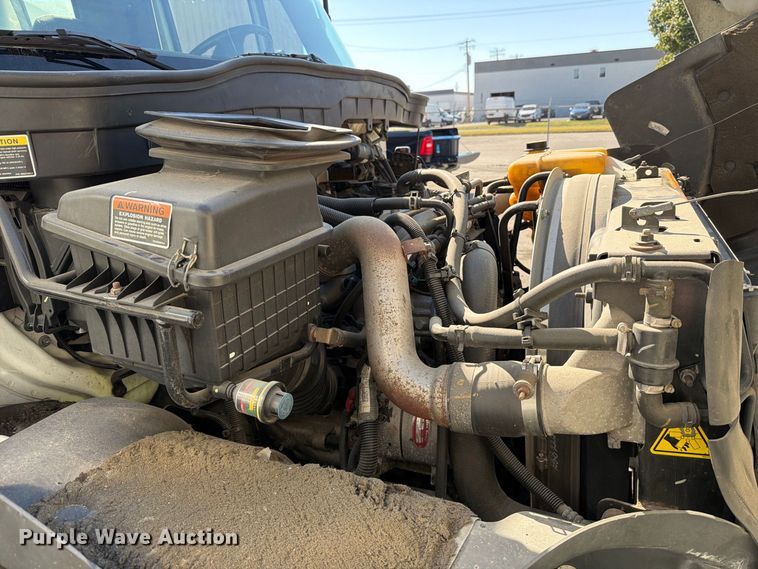 image for item FT6460 2015 International 4400SBA fuel truck