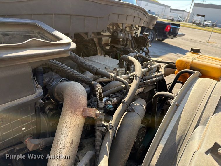 image for item FT6460 2015 International 4400SBA fuel truck