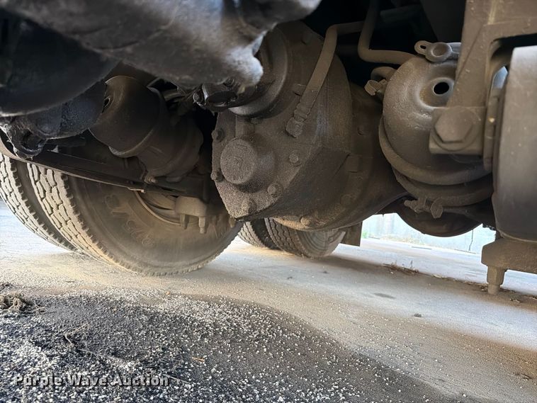image for item FT6460 2015 International 4400SBA fuel truck