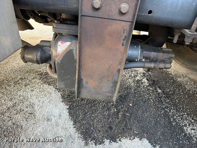 image for item FT6460 2015 International 4400SBA fuel truck