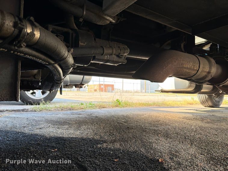 image for item FT6460 2015 International 4400SBA fuel truck
