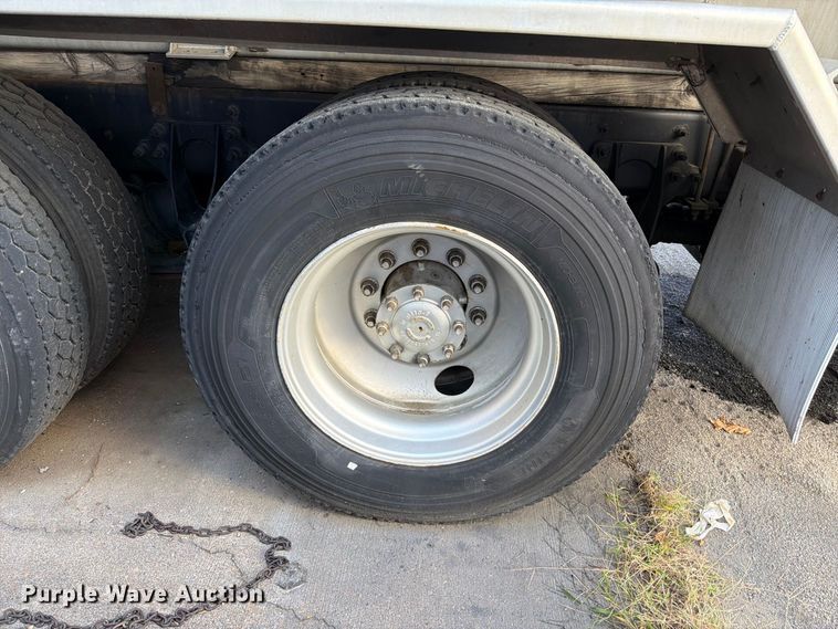 image for item FT6460 2015 International 4400SBA fuel truck