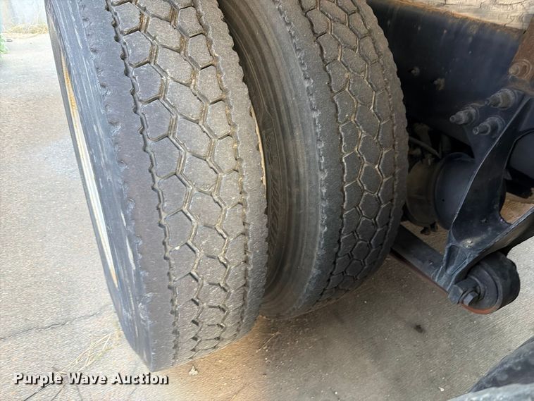 image for item FT6460 2015 International 4400SBA fuel truck