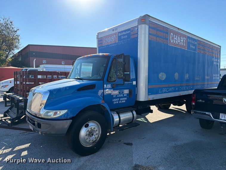 image for item FT6462 2003 International 4300SBA box truck