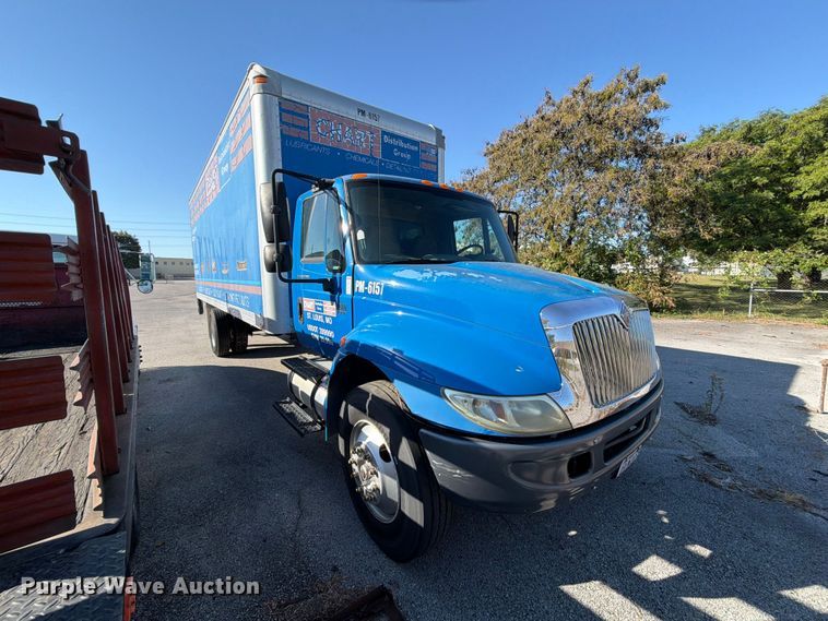 image for item FT6462 2003 International 4300SBA box truck