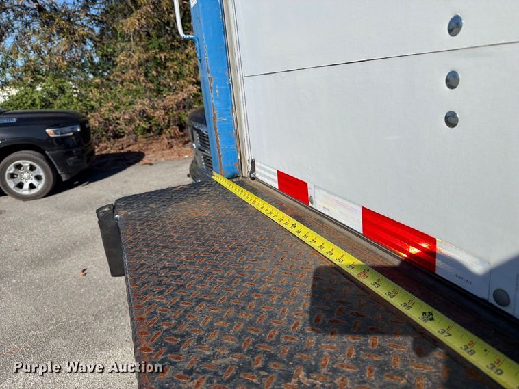 image for item FT6462 2003 International 4300SBA box truck