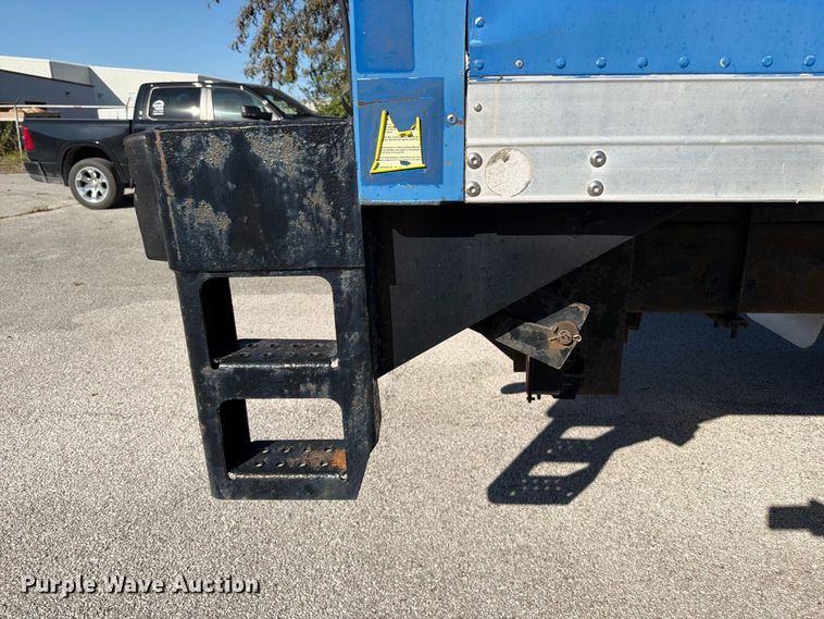image for item FT6462 2003 International 4300SBA box truck