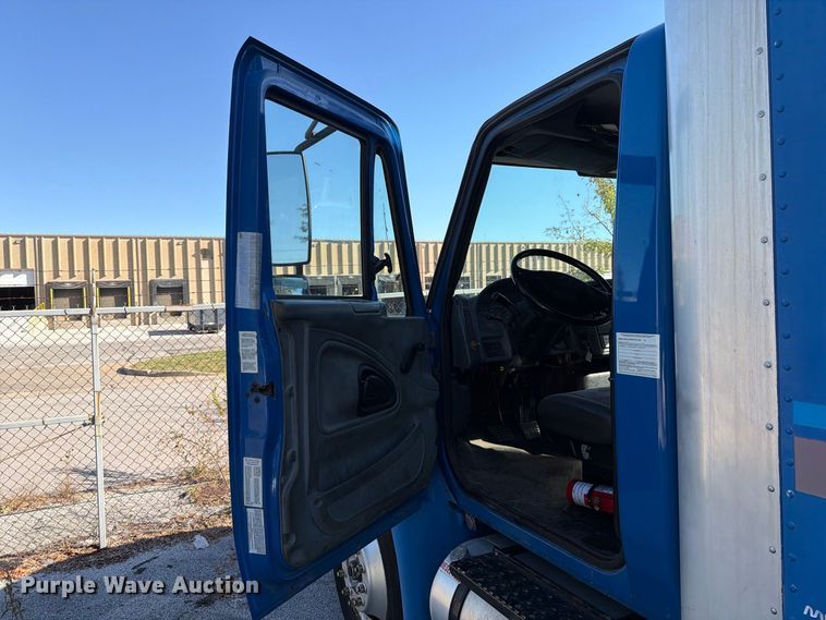 image for item FT6462 2003 International 4300SBA box truck