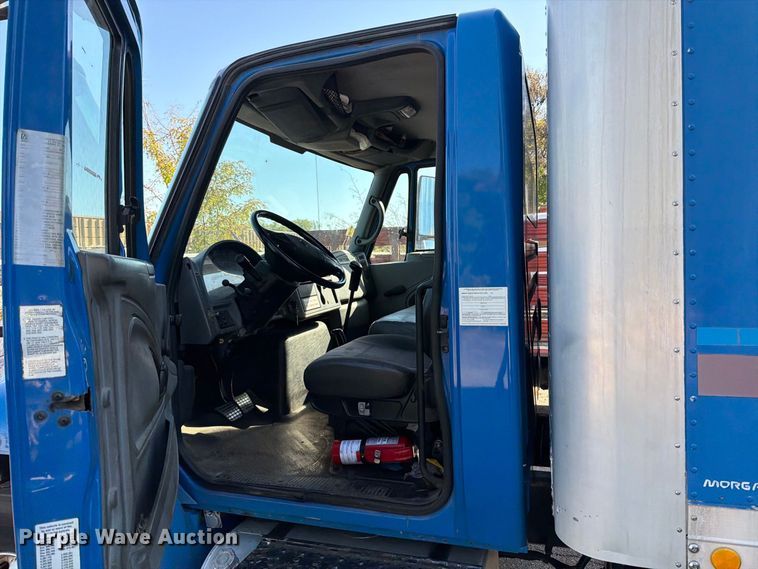 image for item FT6462 2003 International 4300SBA box truck