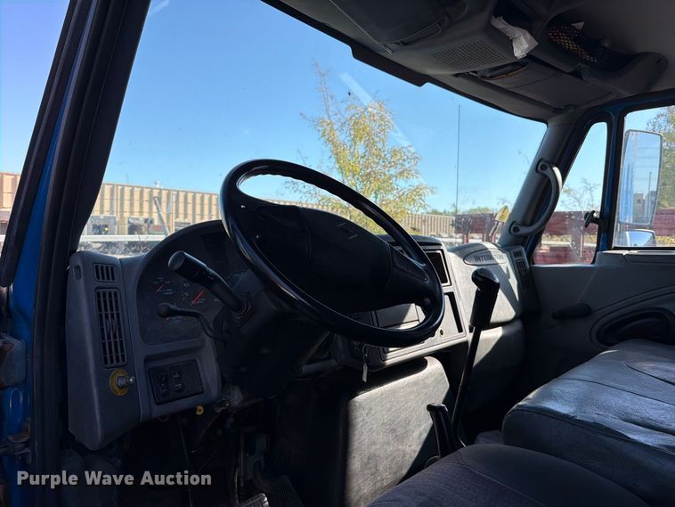 image for item FT6462 2003 International 4300SBA box truck