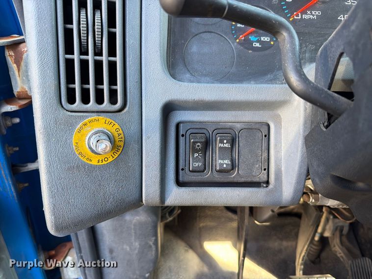image for item FT6462 2003 International 4300SBA box truck