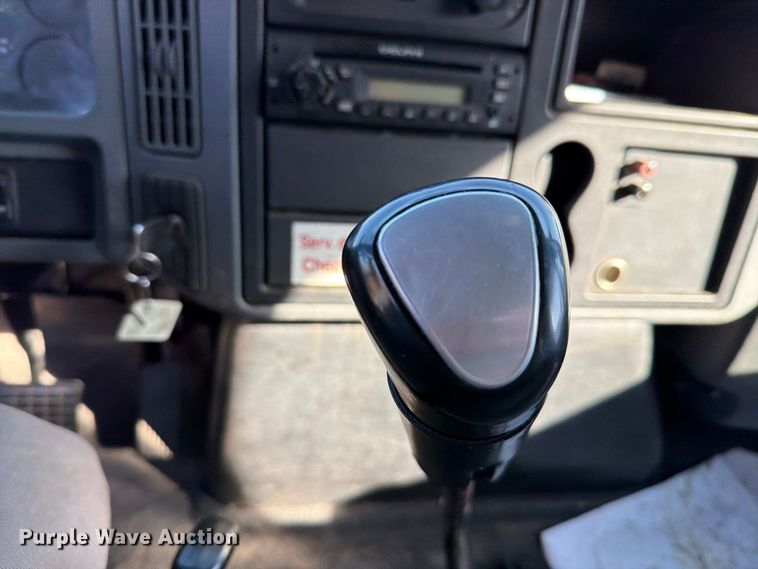 image for item FT6462 2003 International 4300SBA box truck