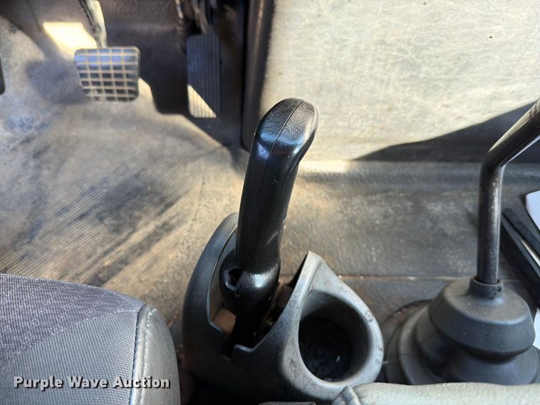 image for item FT6462 2003 International 4300SBA box truck