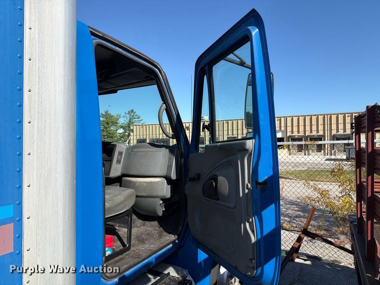 image for item FT6462 2003 International 4300SBA box truck