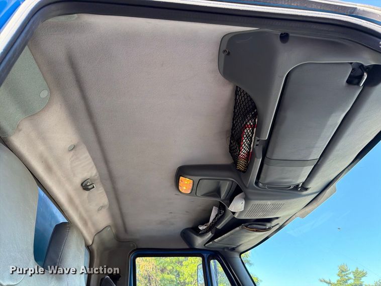 image for item FT6462 2003 International 4300SBA box truck