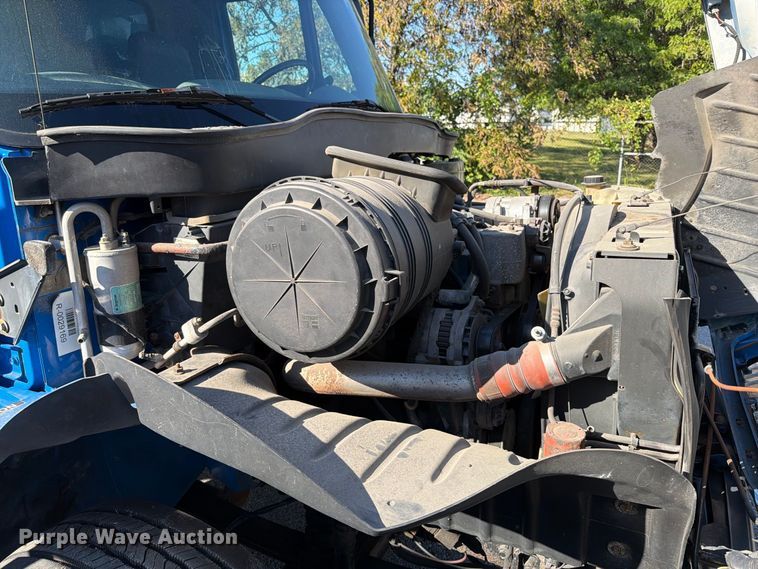 image for item FT6462 2003 International 4300SBA box truck