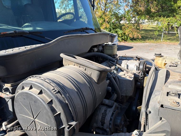 image for item FT6462 2003 International 4300SBA box truck