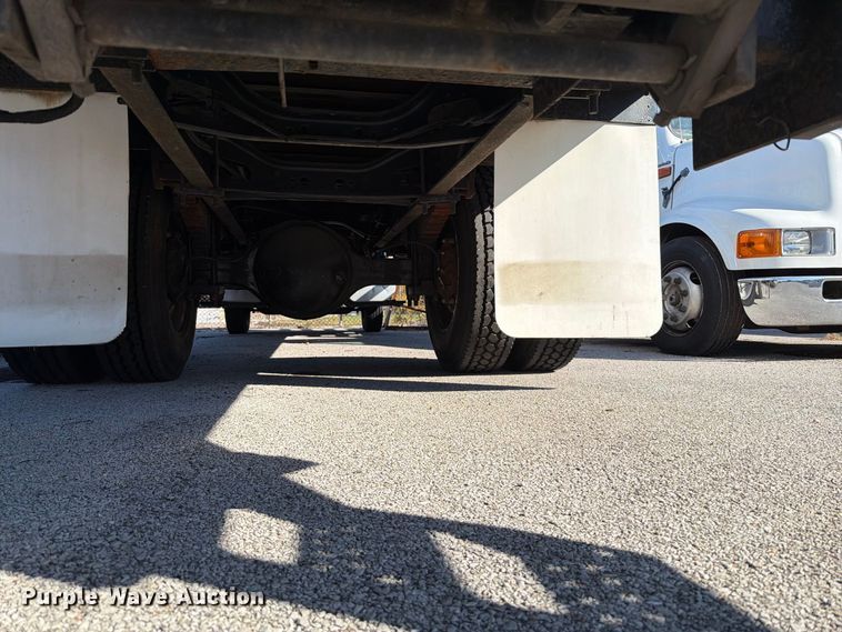 image for item FT6462 2003 International 4300SBA box truck