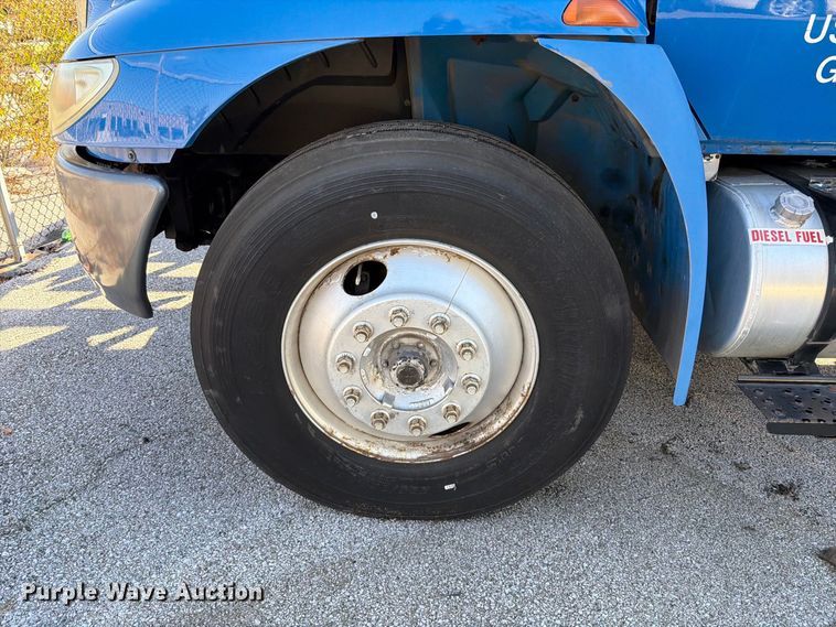 image for item FT6462 2003 International 4300SBA box truck