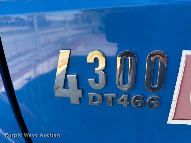 image for item FT6462 2003 International 4300SBA box truck