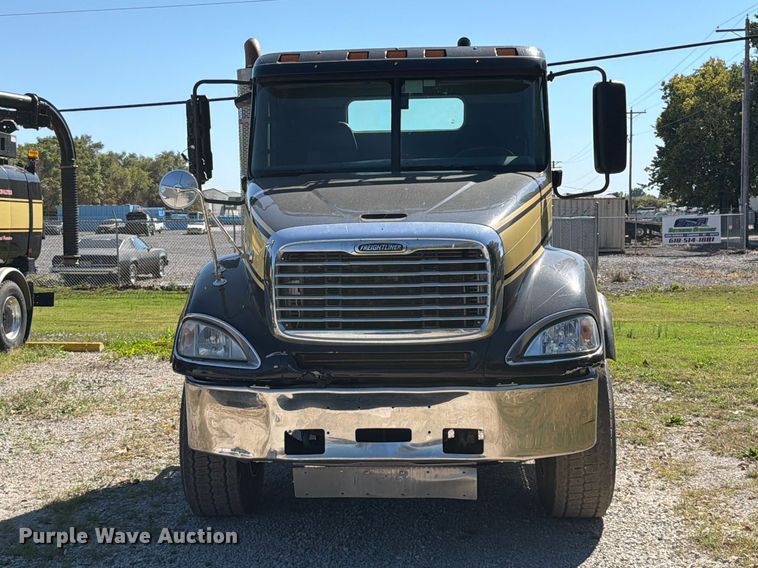 image for item FT6464 2015 Freightliner Columbia truck cab and chassis