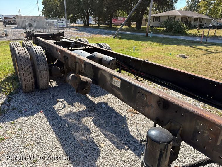 image for item FT6464 2015 Freightliner Columbia truck cab and chassis