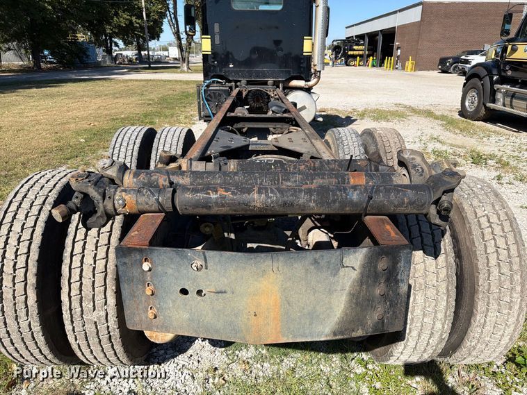 image for item FT6464 2015 Freightliner Columbia truck cab and chassis