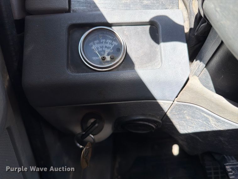 image for item FT6464 2015 Freightliner Columbia truck cab and chassis