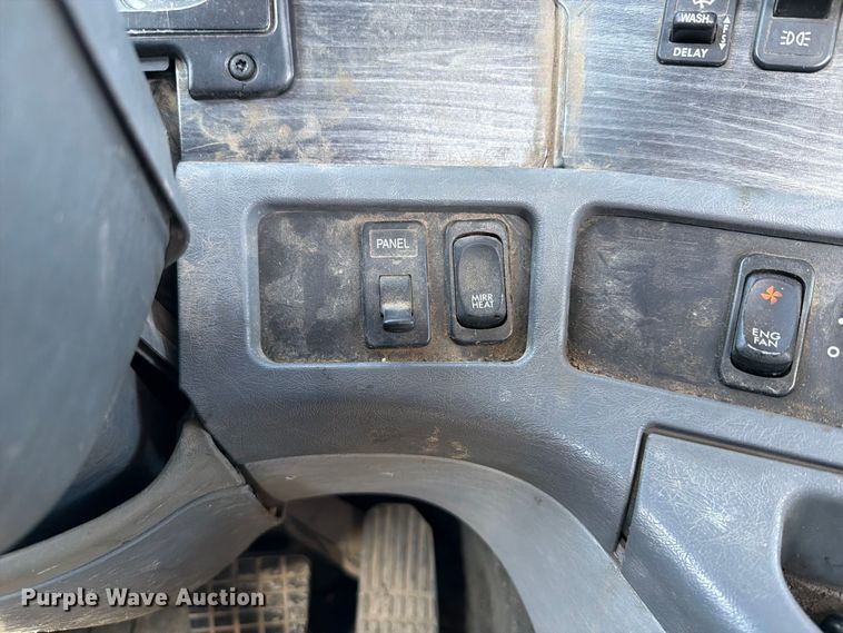 image for item FT6464 2015 Freightliner Columbia truck cab and chassis