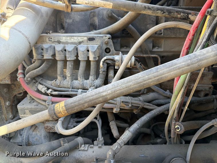 image for item FT6464 2015 Freightliner Columbia truck cab and chassis
