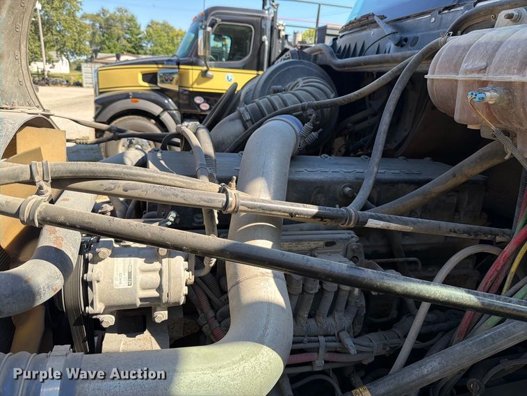 image for item FT6464 2015 Freightliner Columbia truck cab and chassis