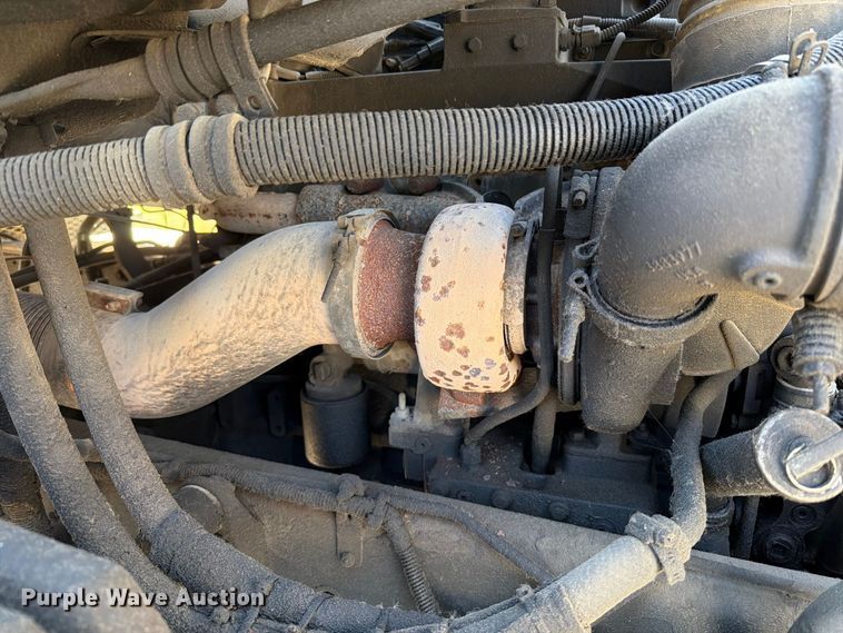 image for item FT6464 2015 Freightliner Columbia truck cab and chassis