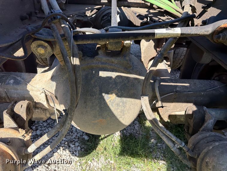 image for item FT6464 2015 Freightliner Columbia truck cab and chassis