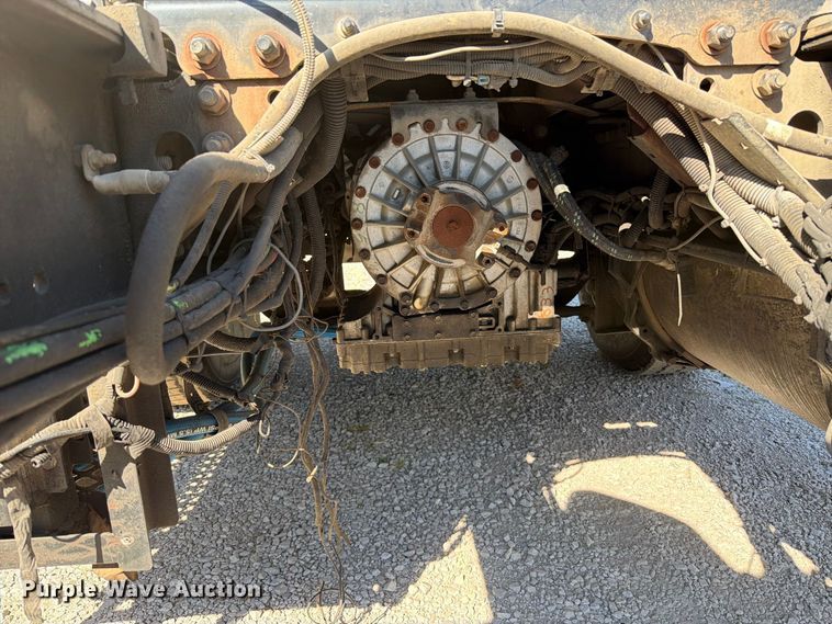 image for item FT6464 2015 Freightliner Columbia truck cab and chassis