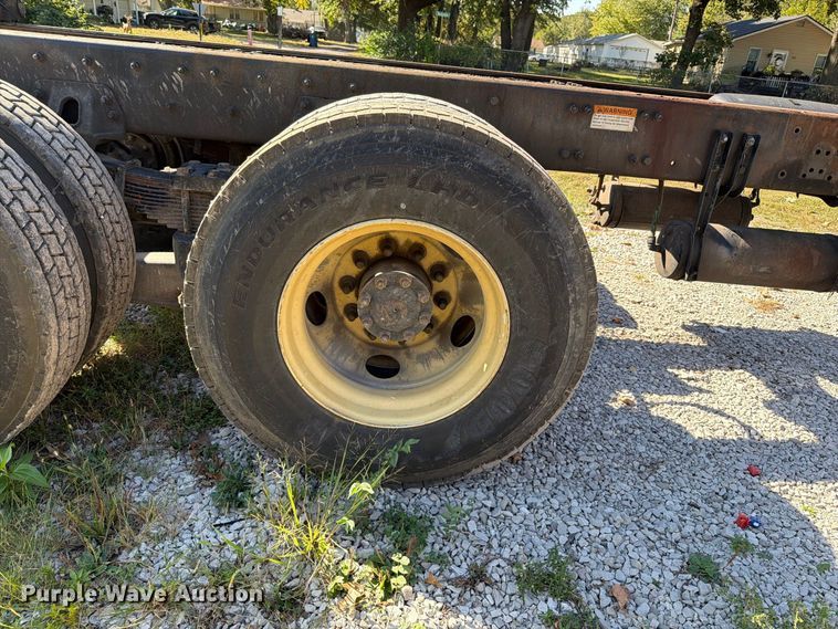 image for item FT6464 2015 Freightliner Columbia truck cab and chassis