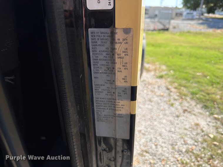 image for item FT6464 2015 Freightliner Columbia truck cab and chassis