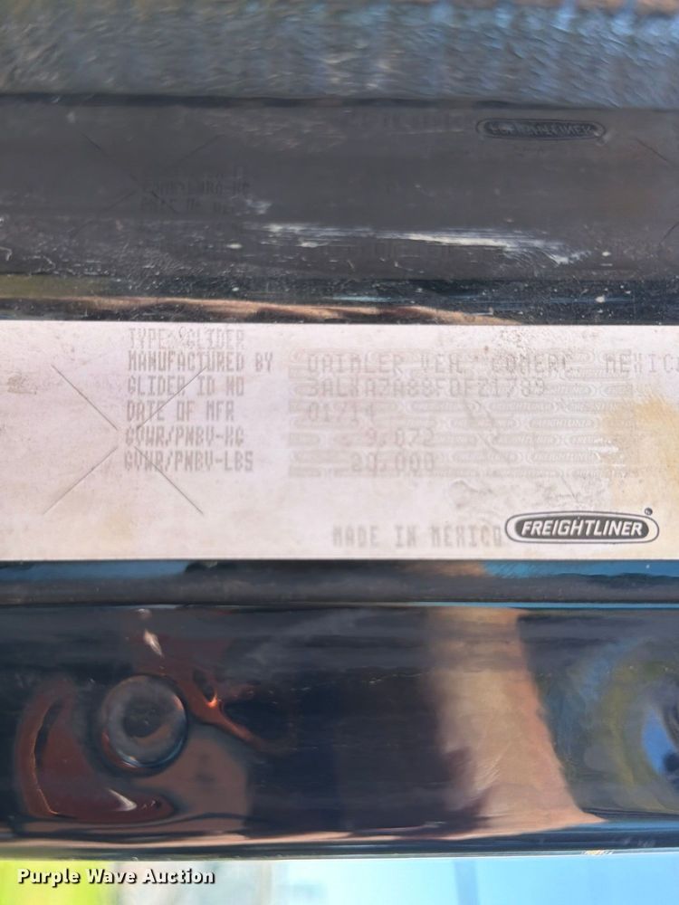 image for item FT6464 2015 Freightliner Columbia truck cab and chassis